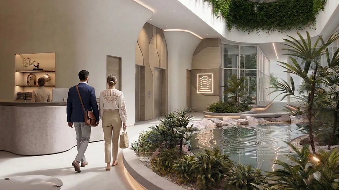 Lobby de Ikonic Tower con recepción, jardín y espejo de agua